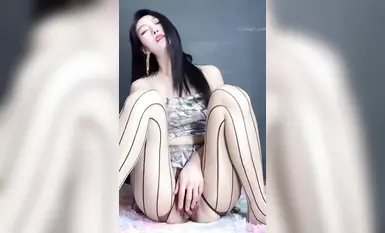 抖音長腿絲襪御姐【拾壹】臉穴同框_震動棒自慰 (2)