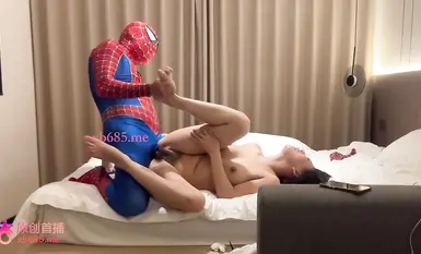 Xingba Spider-Man 1 - Hôm nay tôi hẹn gặp một chị gái mặc đồ đen. Chị ấy có làn da đẹp, tính cách trong sáng và gợi cảm, thường xuyên chơi đùa với Người Nhện ở nhiều tư thế khác nhau.