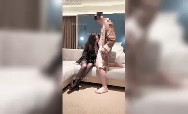 [AnX] Niloko ng asawang itim na seda ang kanyang walang kakayahan na asawa kasama ang kanyang malaking mabahong amo, nanliligaw sa kanya sa hotel, siya ay sobrang slutty