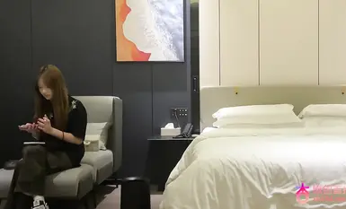 Ngayon nakipag-appointment ako sa isang magandang babae na may magandang pigura. Nahihiya siya at mahinang magsalita. Pina-squirt niya pa si ate sa gitna. Tinakpan ng mahiyaing kapatid ang kanyang bibig gamit ang kanyang mga kamay at tumakbo sa banyo.
