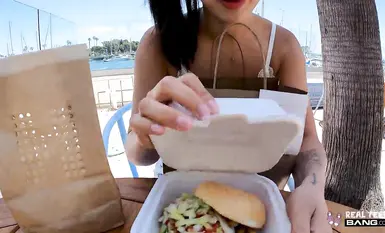 Gadis Korea popular yang berwajah tinggi "Elle_Lee" terdedah di luar rumah di khalayak ramai, teringin untuk ayam jantan di hotel
