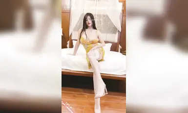 最新福利姬巨乳顏值女神【mie.baby】最新三部POV單片付費，肛塞臉穴同框道具自慰阿黑顏。 (2)