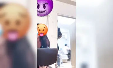 Ang aking kasintahan ay nag-o-overtime sa bahay, ngunit ang tiyuhin sa tabi ng bahay ay humiling sa akin na sipsipin ang kanyang titi, at pagkatapos ay hinila niya ako papasok sa silid ng aking kasintahan at binatukan ako.