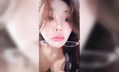 Berde hanggang dilaw na bagong high-end na celebrity na kapatid na babae [Zi Dong] pumunta sa kapakanan ng dagat, dream goddess, M legs masturbate at kumalat ang puki, ito ay napakaganda (3)