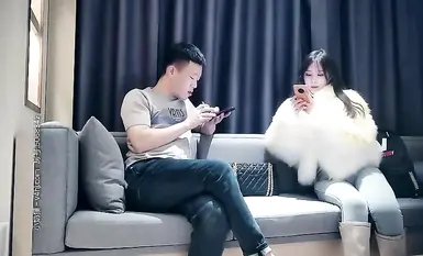 【七天極品探花】高價約操極品外圍女神,練過舞蹈的妹子穿著牛仔褲展示一字馬，顏值身材超級棒