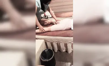 蜜蜜蜜蜜桃 姐妹按摩店勾搭男技師 全裸SPA推油啪啪 (1)