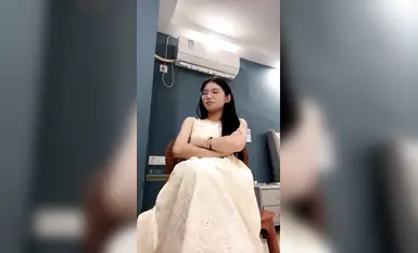 Gadis sekolah yang tidak berdosa [Kunkuntu] menunjukkan alat peraganya di asrama dan melancap secara liar dengan menggigil dan jus putih! (3)