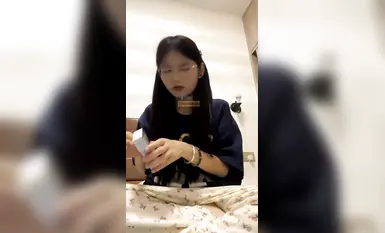 清纯学生妹【困困兔】宿舍大秀道具自慰狂颤流白浆! (8)