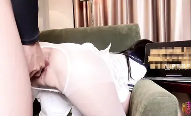 Fuck the white silk sailor bitch hard_The cock is filled with the little slut and says it hurts_Tang Bohu
