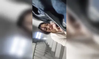 Palihim na kinukunan ng tiyuhin ng Koreano ang oral sex art ng isang Korean escort girl: ang galing ng oral skills ng batang babae, at ang sandali ng pagputok ng semilya ay hindi malilimutan (2)