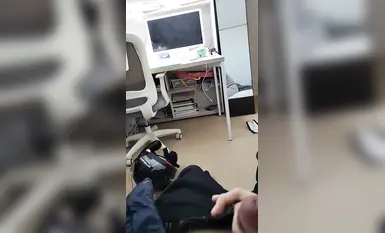 韩国大叔偷拍韩国援交小妹的口交艺术：年轻美眉的口技高超，精液喷发瞬间，令人难以忘怀(4)