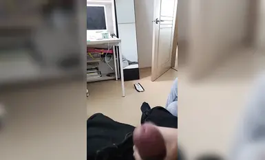 韩国大叔偷拍韩国援交小妹的口交艺术：年轻美眉的口技高超，精液喷发瞬间，令人难以忘怀(4)