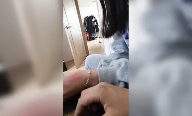 韩国大叔偷拍韩国援交小妹的口交艺术：年轻美眉的口技高超，精液喷发瞬间，令人难以忘怀(4)