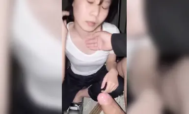 韩国大叔高清口交福利大放送：极品嫩妹舌头的魔术，诱导至极，让你在口交的天堂沉醉(1)
