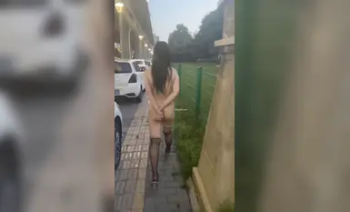 极品美女户外露出(3)