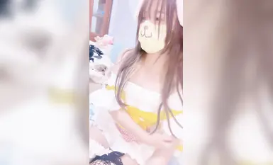 少萝温卿-颜值还是非常不错的，少萝类型的黄播，性格挺活泼可爱的，搭配各种软妹装，再加上尺度不低的整活能力，挺有看头的(24)