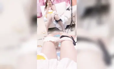 少萝温卿-颜值还是非常不错的，少萝类型的黄播，性格挺活泼可爱的，搭配各种软妹装，再加上尺度不低的整活能力，挺有看头的(24)