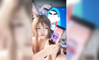 少萝温卿-颜值还是非常不错的，少萝类型的黄播，性格挺活泼可爱的，搭配各种软妹装，再加上尺度不低的整活能力，挺有看头的(56)