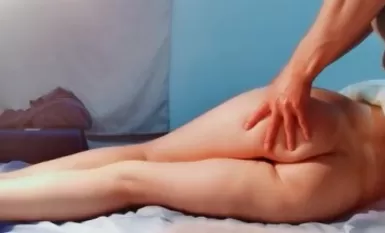 Ang lalaking technician na "Saobao" ay tapat na nag-film ng mga espesyal na serbisyo para sa mga babaeng customer, kabilang ang top-notch white buttocks, essential oil massage habang nakahiga, mga golden fingers sa acupuncture point, naglalabas 