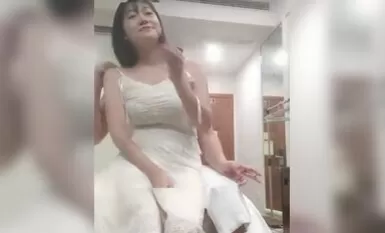 Obscene glasses uncle, about the peripheral girl but very good, temperament short hair imperial sister system, a long leg off the big tits, uncle reveals a satisfied expression, after the bath to the fullest output