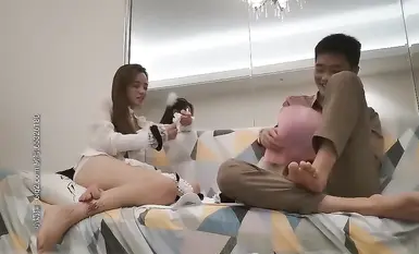 Ang panlabas na bilog na bersyon ng Yang xx, ang pinakamagandang kagandahan, ang uri na nagpapa-ibig sa unang tingin, nanliligaw at nakikipag-chat sa sofa, naghahalikan, nagfi-finger at humihingal, at ang erotiko at nakakapukaw na dialogue ay kahanga-hang