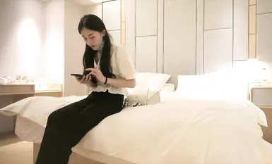小宝约了个气质不错的妹子，他约的差不到那里去。