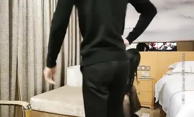 極品爵士舞妹子，精緻妝容，太頂了，翹起屁股扭屁股深喉口交後入晃動奶子