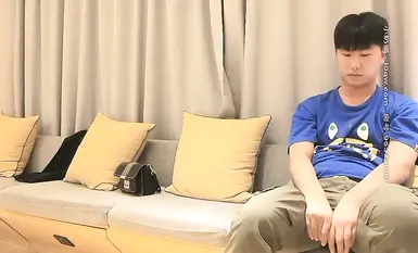 约了个丰满妹子，会聊天再骚，洗完澡舔奶深喉口交猛操晃动奶子搞得呻吟娇喘非常诱人