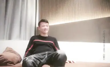 长腿御姐外围，清纯不失性感，长腿掰穴近距离拍摄口交大力猛操
