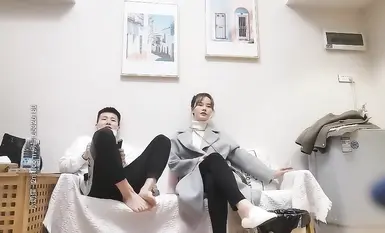 顏值不錯苗條長腿網紅妹子，顏值高身高，很讓人有徵服欲，沙發上摸奶口交大力猛操呻吟嬌喘非常誘人