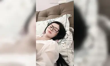 【色咖啡】大奶肥臀_眼镜骚母狗_连体黑丝网袜_狗链口塞_调教_无套骑乘_后入啪啪(5)