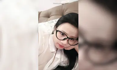 【色咖啡】大奶肥臀_眼镜骚母狗_连体黑丝网袜_狗链口塞_调教_无套骑乘_后入啪啪(5)