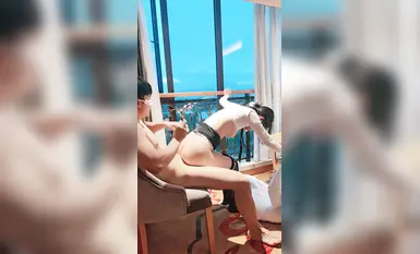 Ang muscle man ay nagsasanay ng asong babae - nagsasanay ng masunurin na maliit na asong babae (6)