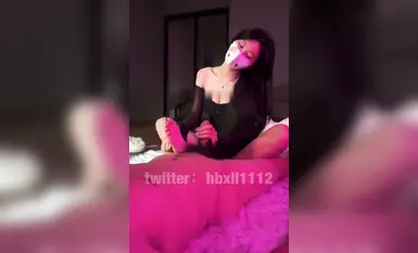 Kawal kaki footjob-Gaya permaisuri, pakaian luar bahu hitam seksi, berkaki ayam zakar sangat laju, penghinaan lisan_1