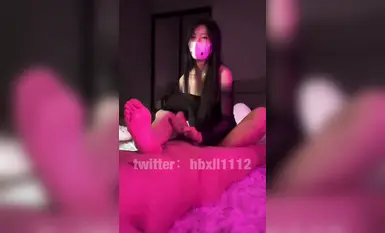 Kawal kaki footjob-Gaya permaisuri, pakaian luar bahu hitam seksi, berkaki ayam zakar sangat laju, penghinaan lisan_1