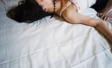 발 컨트롤 풋잡 스토리 팬들이 치명적인 호텔 2를 플레이합니다