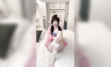 網紅美女 奶芙 咬一口兔幾OVO 定製視頻秀足自慰 絲足誘惑 足控必看