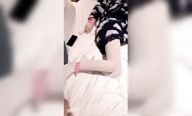 Pure and beautiful young girl "Youmi" new work 22 minutes Cos Lolita bondage training, white silk JK pat pat back into the pressure to fuck the side into the legs and explode