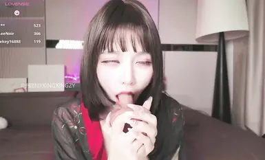 超人气美少女【Kiki-2025】空姐制服诱惑~丝袜~道具自慰喷水(4)