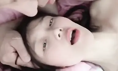 分手后被渣男曝光视频流出雪白粉嫩的酮体和粉嫩的小穴很多人心目中的女神没想到背地里这么反差(2)