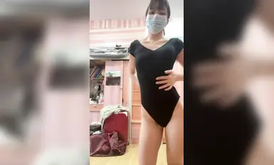 Bí mật giữa một nữ sinh viên khiêu vũ xinh đẹp và ông trùm đường phố của cô. Sự tương phản thật đáng kinh ngạc. (3)