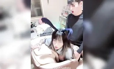 符文戰士阿璃Ahri被按在椅子上後入翹臀 纖纖美腿玲瓏身段勁爆完美身材，軟糯滾燙蜜道操到腿軟 (1)