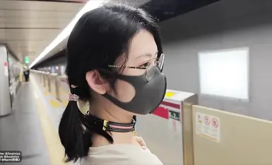 naimi奶咪_接受金主的任务,不穿内衣逛街,去到玩物店挑选道具,买回来任由金主爸爸玩弄