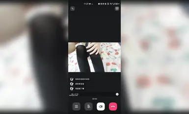 近所に住む可愛い女の子とオンラインの彼氏が1対1の関係を持つ。彼女は美しい胸と濡れた膣を持つ。二人はバーチャルセックスとオンラインBDSMに興じる。対照的なアホ毛 (1)