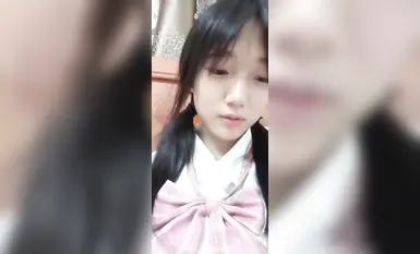 Seorang gadis comel di sebelah dan teman lelaki dalam taliannya mempunyai hubungan 1v1. Dia mempunyai payudara yang cantik dan faraj yang basah. Mereka terlibat dalam seks maya dan BDSM dalam talian. Kontrasnya sangat ketara. (3)
