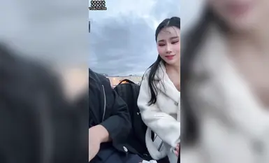 汐夢瑤 背後就是大馬路！到處都是人來來往往，一對夫妻路過時我坐在JJ上真的動都不敢動一下，視頻都無法還原當時的刺激！