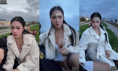 Xi Mengyao berada betul-betul di belakang jalan utama! Orang ramai datang dan pergi ke mana-mana. Apabila ada sepasang suami isteri lalu, saya sedang duduk di atas JJ dan saya memang tidak berani bergerak langsung. Tiada video yang dapat menangkap keseron