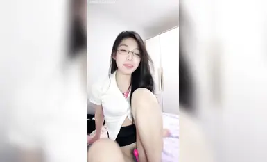 七彩主播【濕濕】直播錄播 絕頂長腿騷母狗 狗鏈舔內褲高跟鞋插逼 (5)
