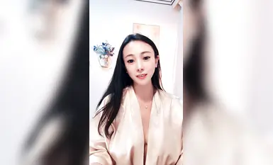 หญิงสาววัยผู้ใหญ่ผมยาวสง่าและเปี่ยมไปด้วยความเป็นผู้หญิง [Soy Milk Bubble Flower] มีรูปร่างที่น่าทึ่ง เธอมีสองหน้าและช่วยตัวเองด้วยอุปกรณ์ประกอบฉาก ทั้งเซ็กซี่และตัดกัน (5)