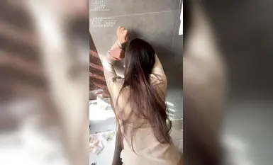 弥川把前女友开发为小母狗的留恋，床上红色情趣任意玩弄。